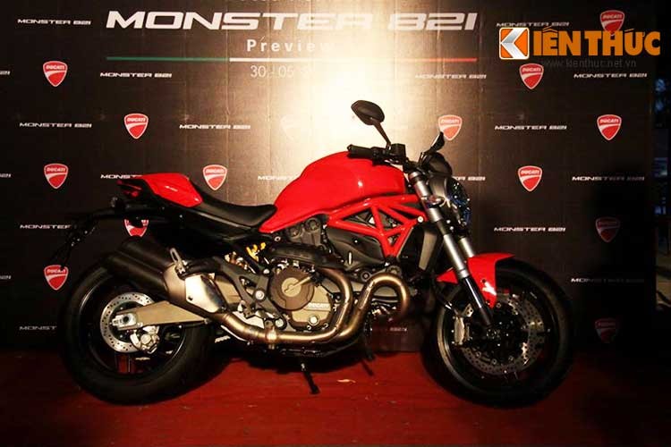  Ducati ra mắt dòng naked-bike Monster 821 tại thị trường Việt Nam. Đây được xe là một phiên bản nhỏ gọn của Monster 1200, dành cho những bikers không cần một chiếc naked-bike quá mạnh.